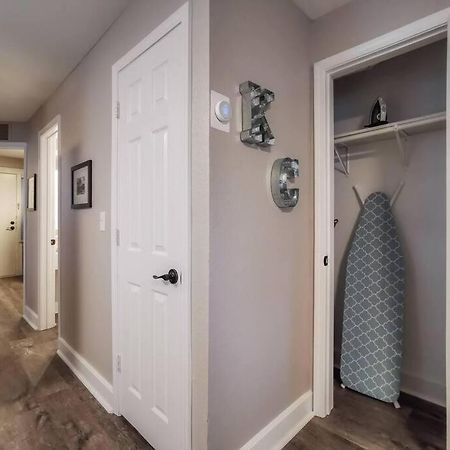 W-1E Awesome Westport Location Remodeled King Bed Villa Kansas City Exterior photo